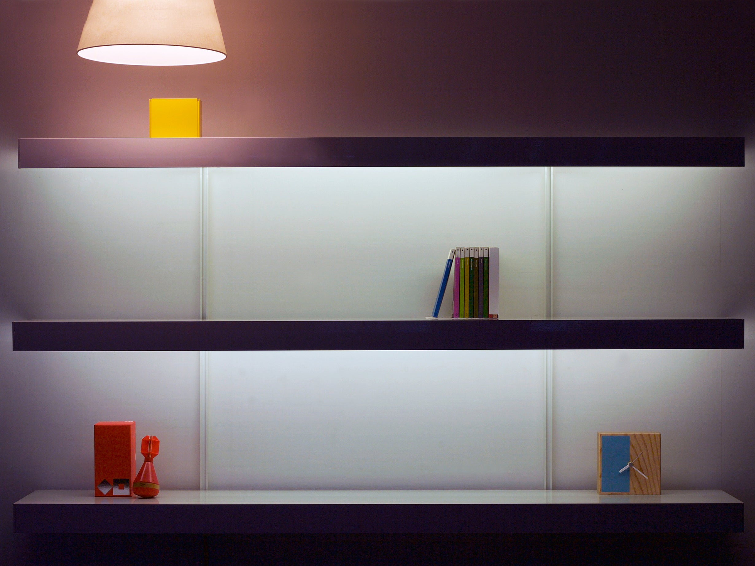 Lighting shelves