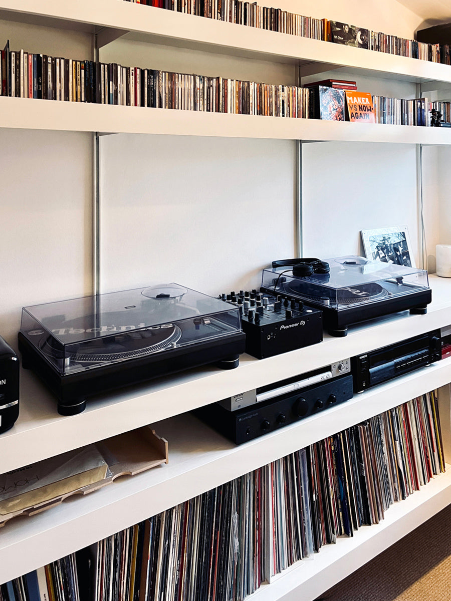 Shelving system for turntables, vinyl collection below and cd collection above 