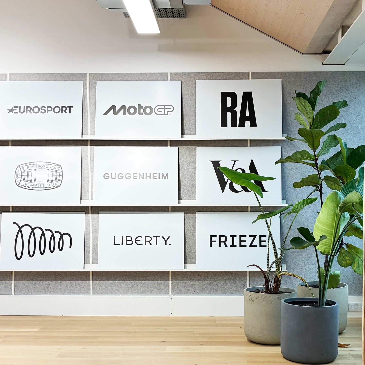 Office shelving system with acoustic panels by ON&ON