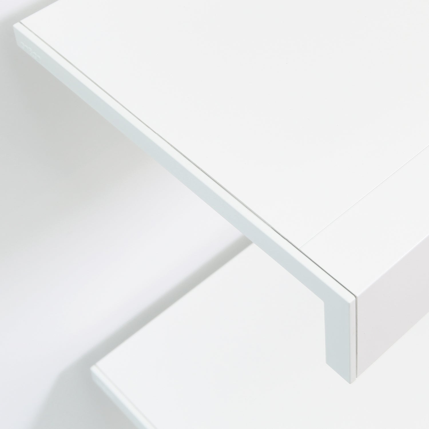 ON&ON aluminium premium wall shelving