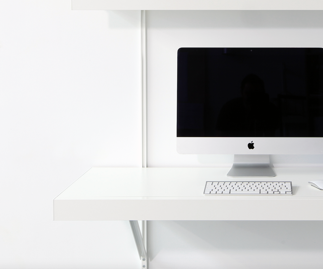 ON&ON desk with shelves in white
